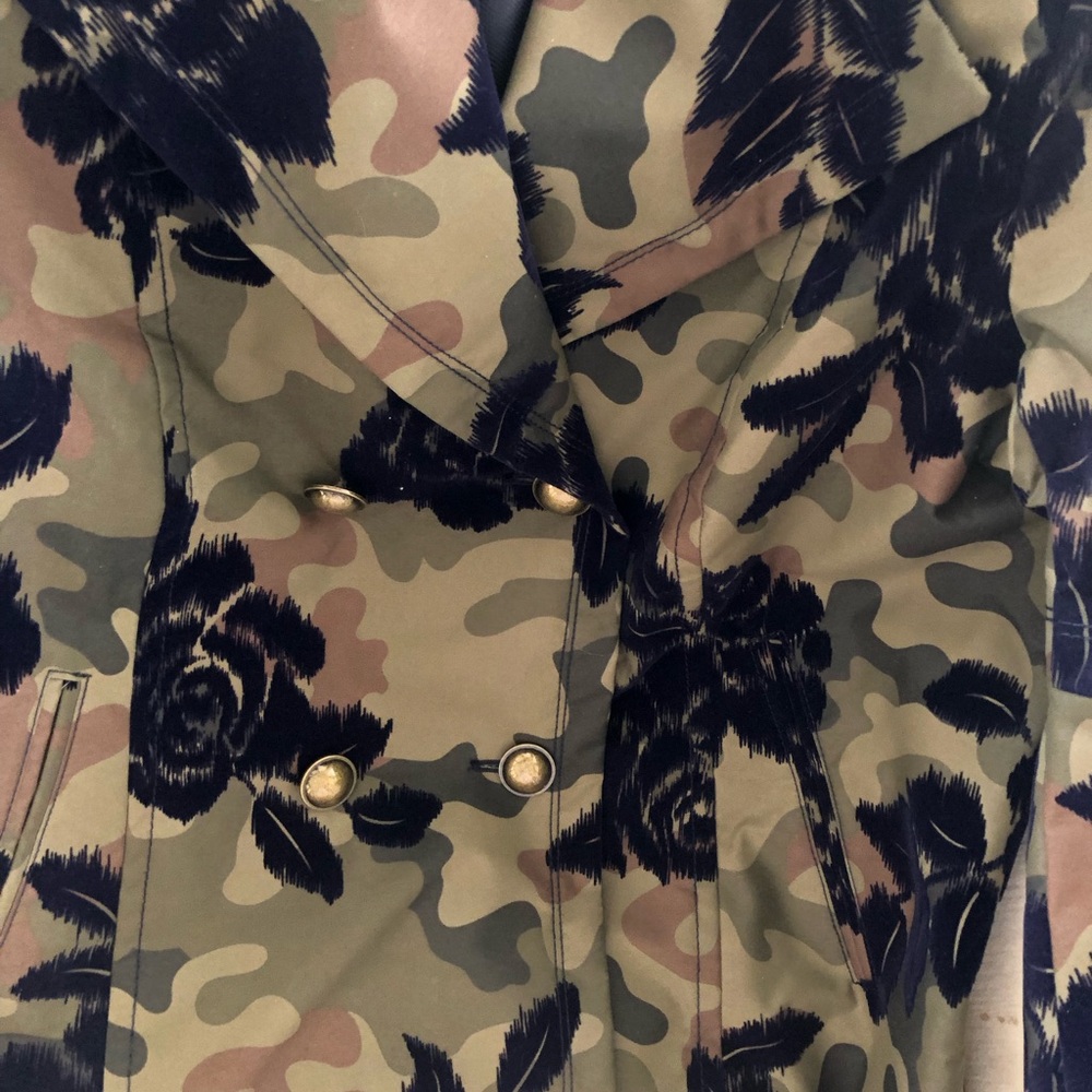 Banana Republic double breasted short trenchcoat in excellent condition. - Picture 3 of 4